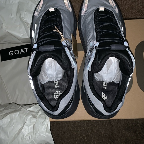 Yeezy 700 size:11.5 - Picture 9 of 10